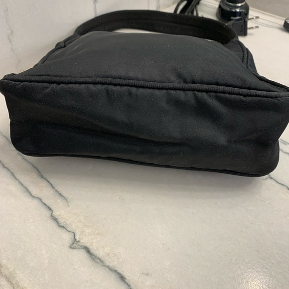Prada Tessuto Mini Re-Edition 2000 Nylon Bag w/ authentic ID card verification - Picture 7 of 16